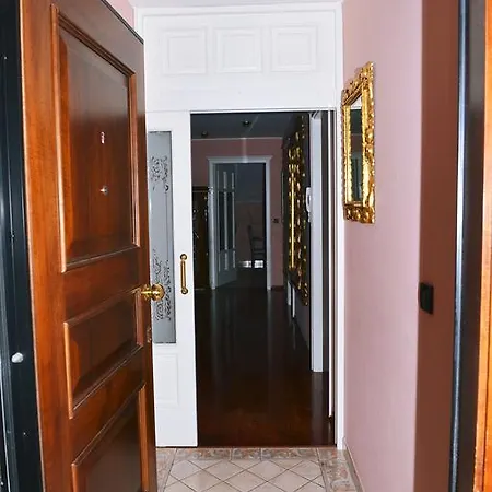 Royal View Apartment *
