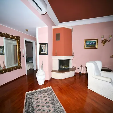 Royal View Apartment *