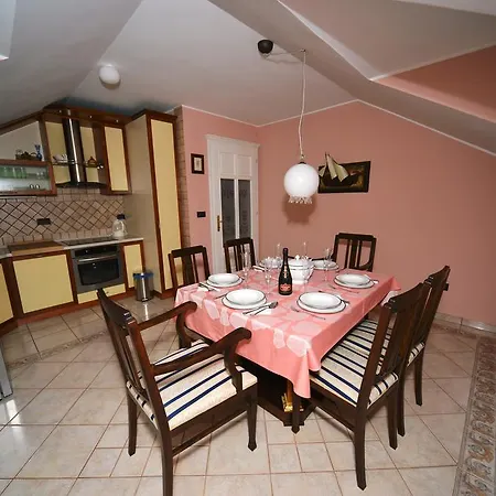 Royal View Apartment